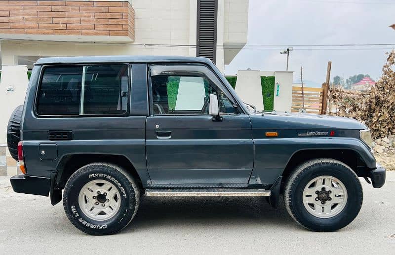 Toyota Land Cruiser 2 1990 3