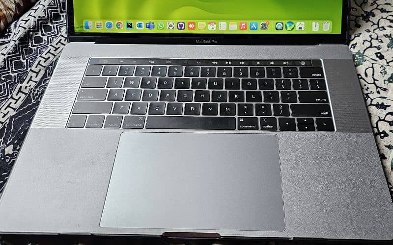 Macbook Pro i7 2019 32/1TB 0