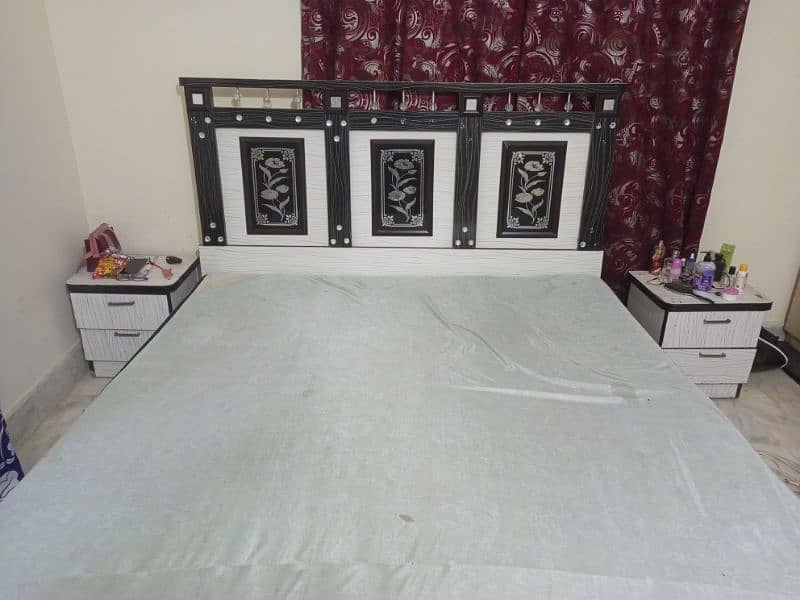 Bed - Double Bed King Size - Black & White 1