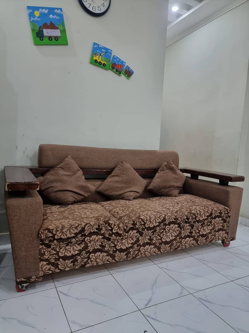 Elegant & Comfortable Sofa Set for Sale – Excellent Condition! 1