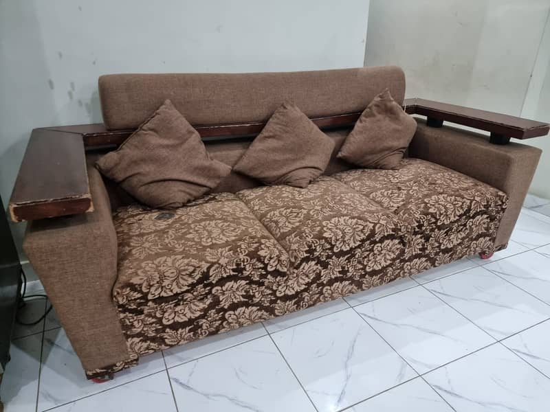 Elegant & Comfortable Sofa Set for Sale – Excellent Condition! 3