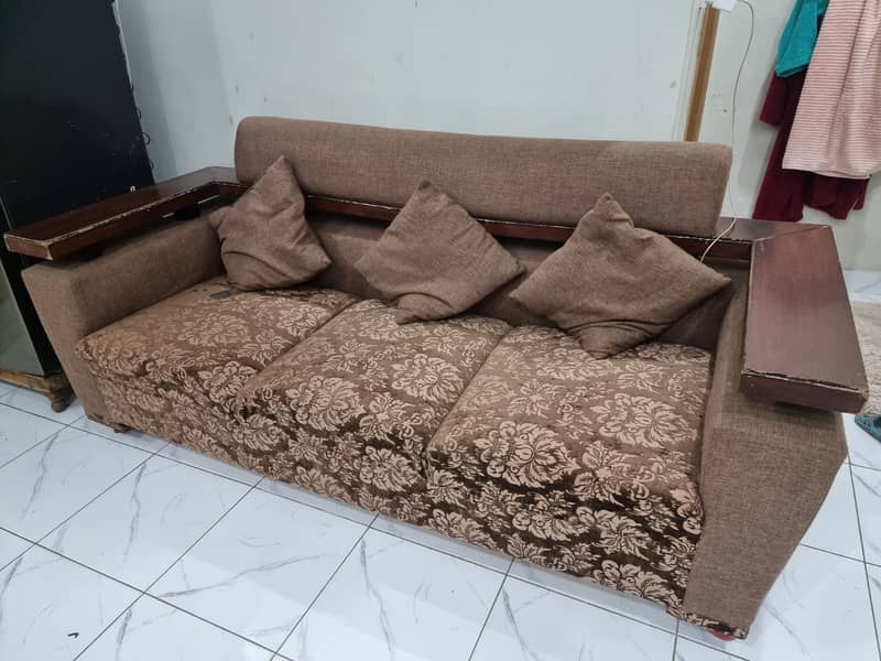 Elegant & Comfortable Sofa Set for Sale – Excellent Condition! 4