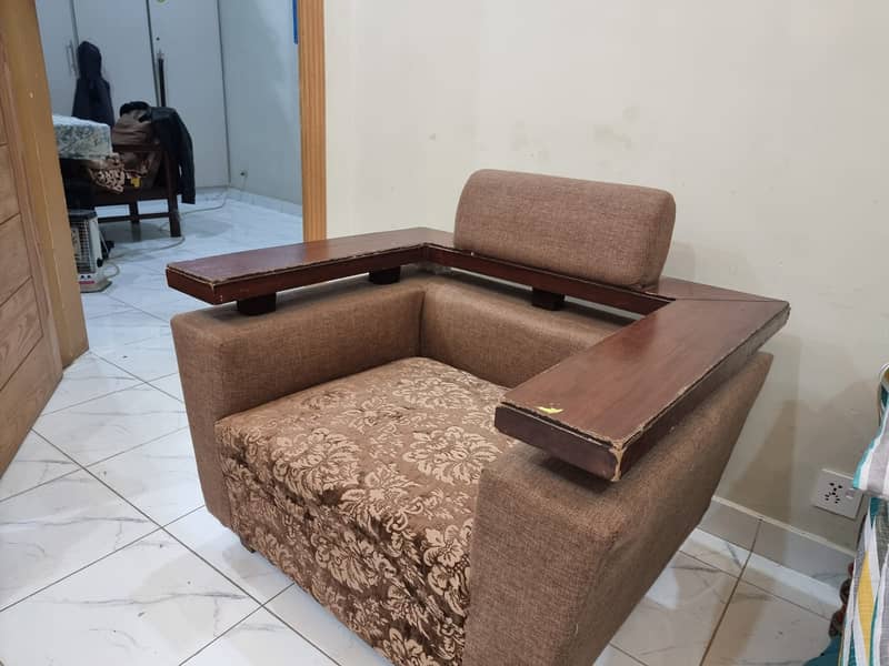 Elegant & Comfortable Sofa Set for Sale – Excellent Condition! 7