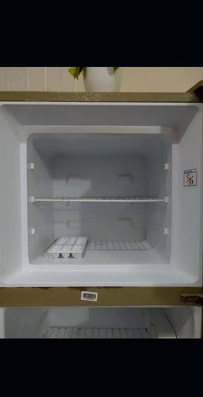 DAWLANCE FRIDGE 3