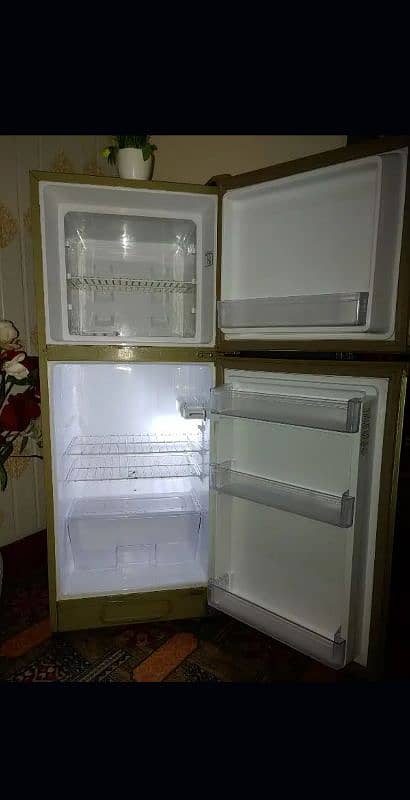 DAWLANCE FRIDGE 5