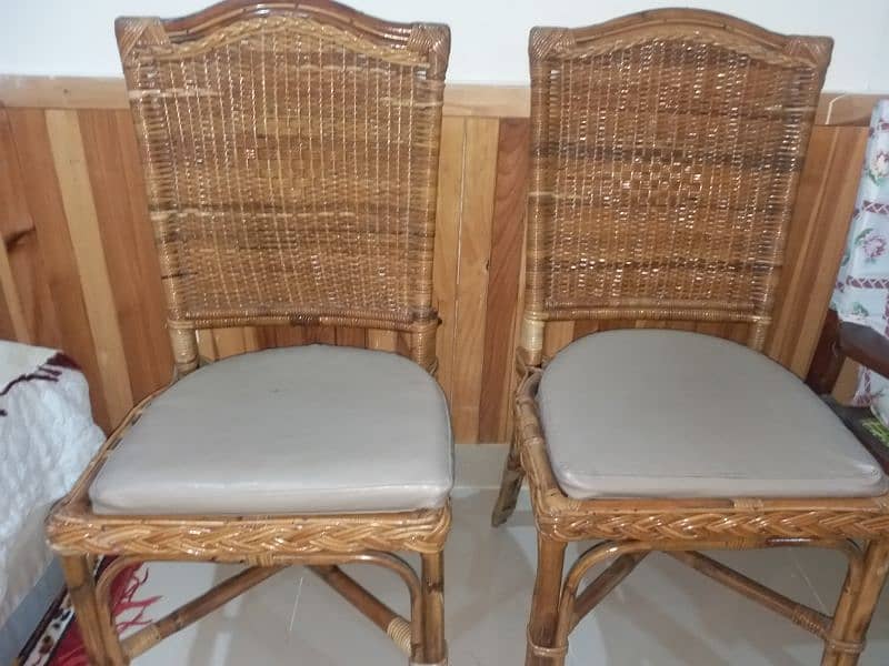 dinning chairs available 0