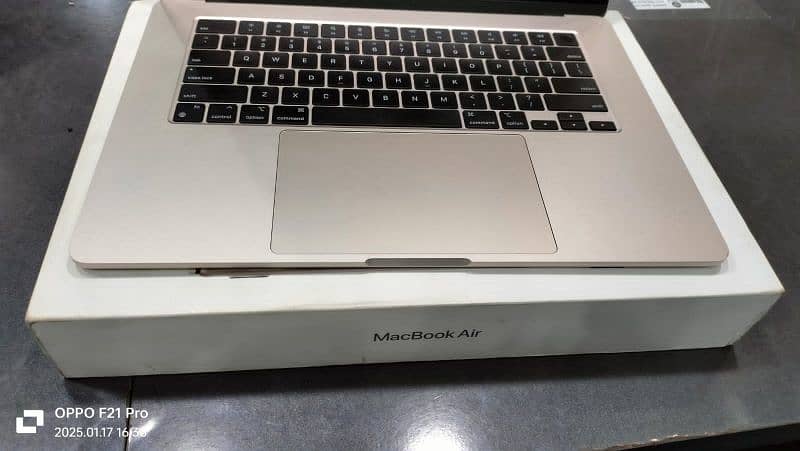 Apple MacBook Air 15 M3 starlight color 16gb ram 1tb ssd 3