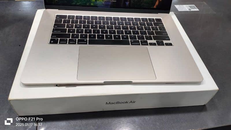 Apple MacBook Air 15 M3 starlight color 16gb ram 1tb ssd 5