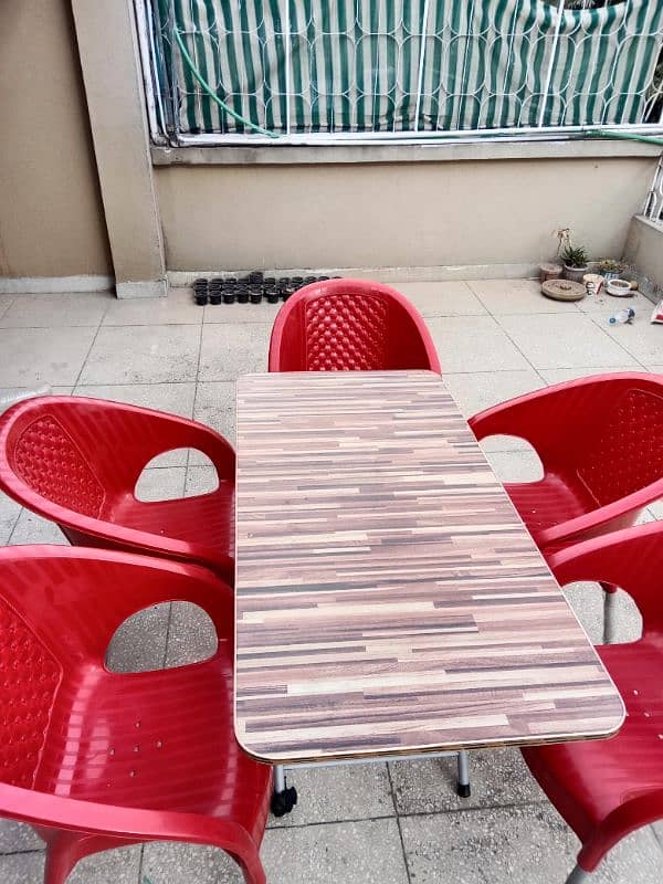 Wooden Dining table with 6 plastic chairs 7