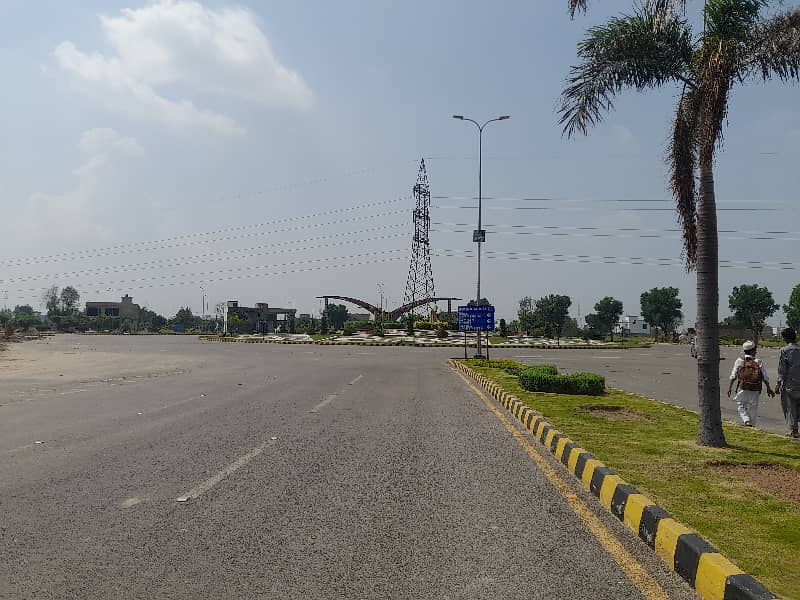 Investors Should sale This Prime Location Commercial Plot Located Ideally In Gujranwala Bypass 4