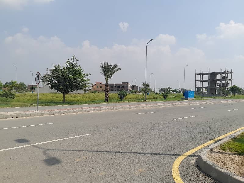 Investors Should sale This Prime Location Commercial Plot Located Ideally In Gujranwala Bypass 15