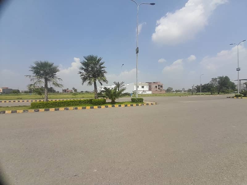 Investors Should sale This Prime Location Commercial Plot Located Ideally In Gujranwala Bypass 18