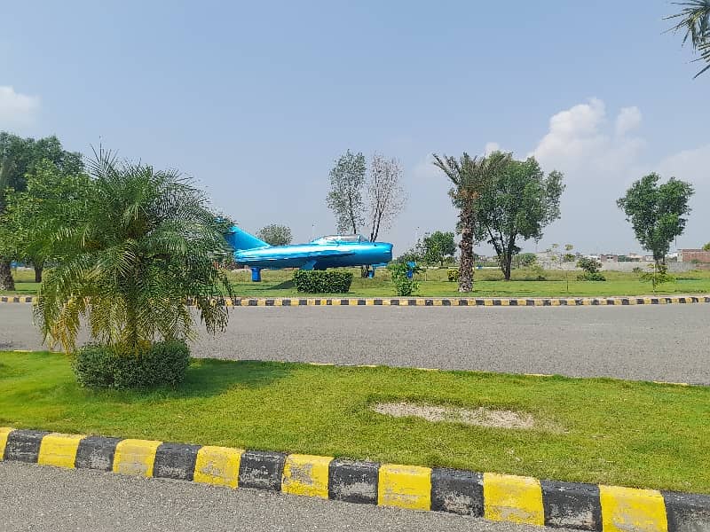 Investors Should sale This Prime Location Commercial Plot Located Ideally In Gujranwala Bypass 25