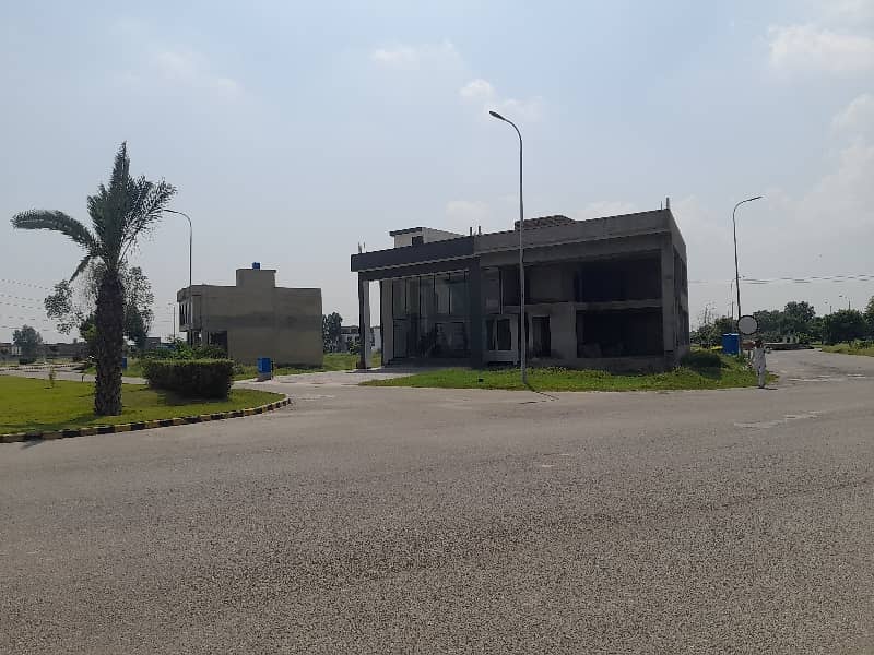 Investors Should sale This Prime Location Commercial Plot Located Ideally In Gujranwala Bypass 33