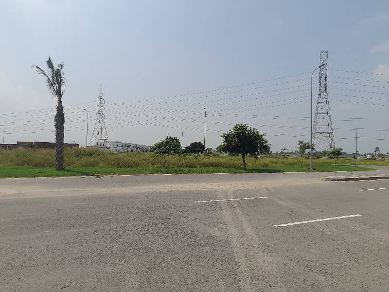 Investors Should sale This Prime Location Commercial Plot Located Ideally In Gujranwala Bypass 43