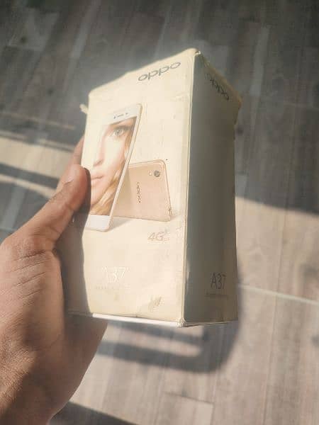 Oppo A37 with box 6