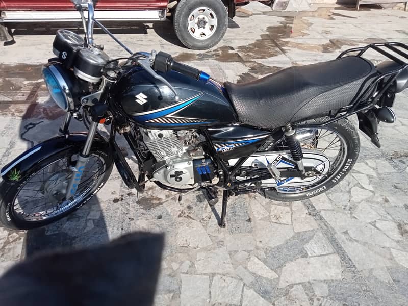 Suzuki GS 150 2015 0