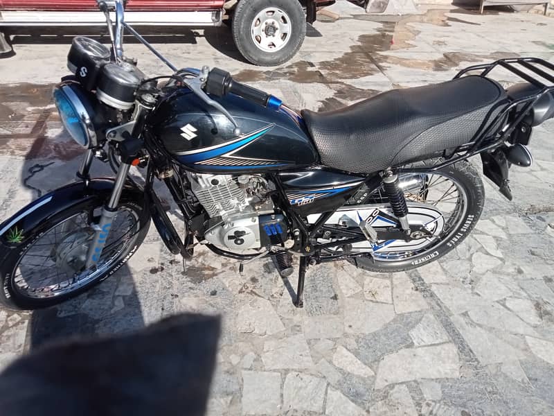 Suzuki GS 150 2015 1