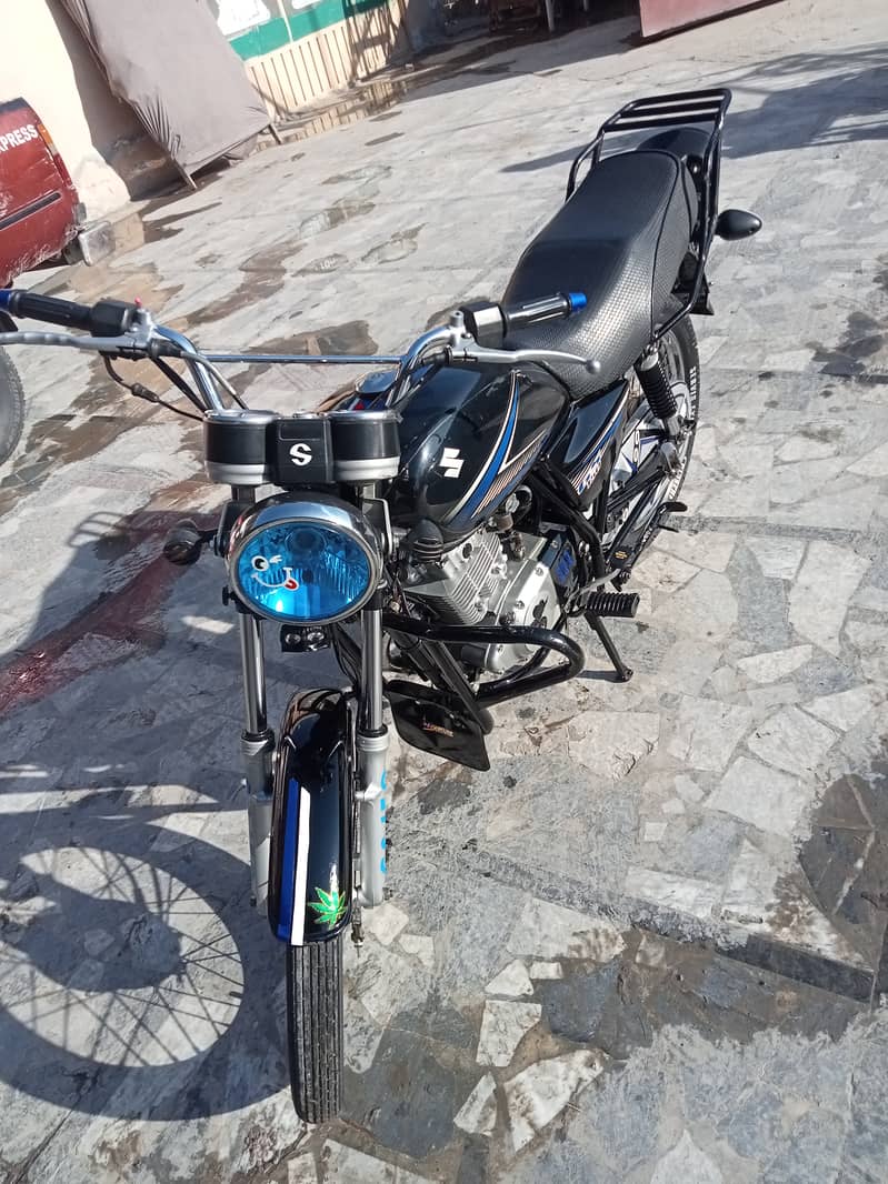 Suzuki GS 150 2015 3