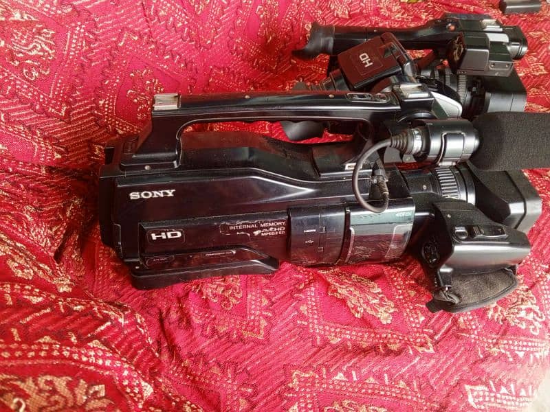 camera for sale model Sony Mc 1500. & pv 100 3