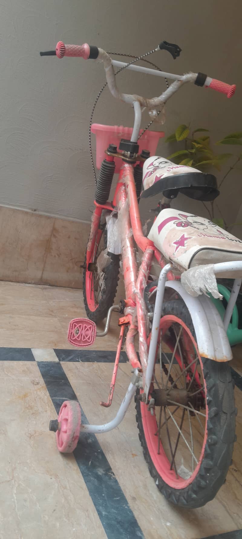 Girl bicycle in good condition and less used 1