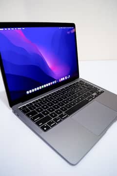 Macbook Air M1 2020 in new 10/10 condition