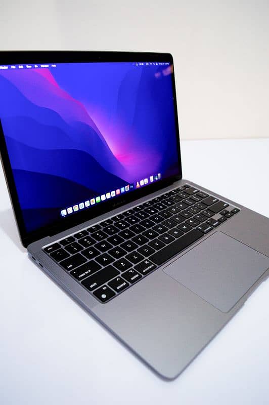 Macbook Air M1 2020 in new 10/10 condition 0