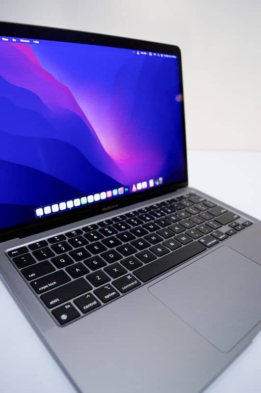 Macbook Air M1 2020 in new 10/10 condition 2