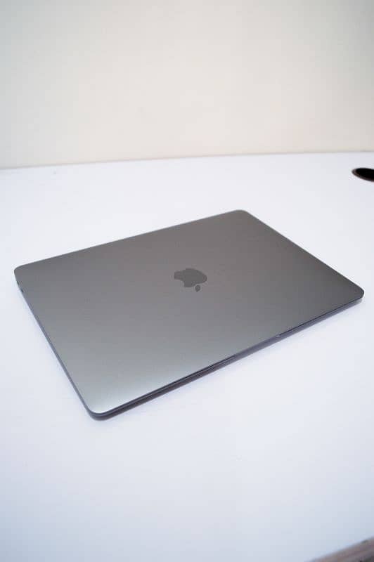 Macbook Air M1 2020 in new 10/10 condition 4