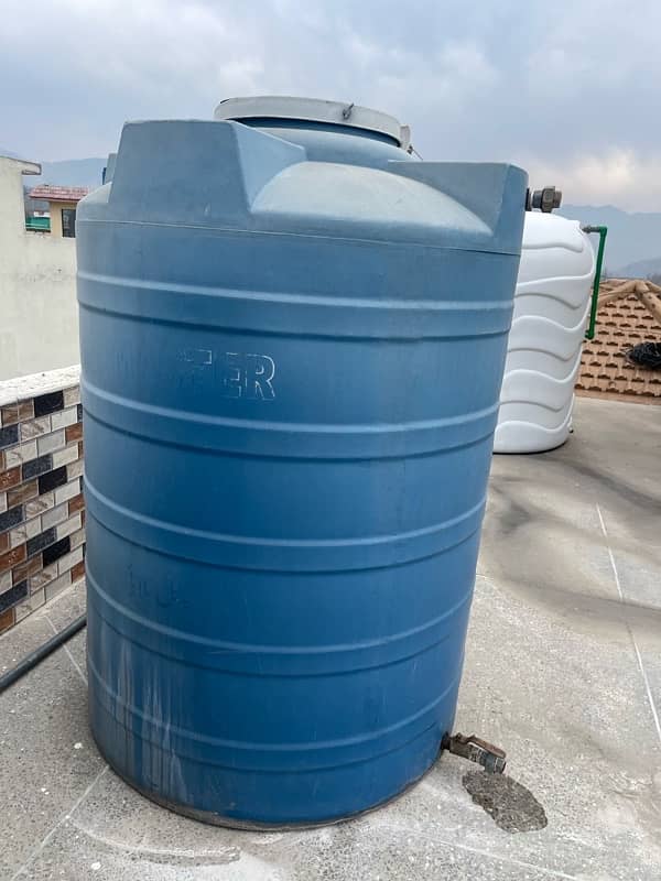 2 x water tanks 1