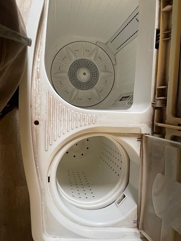 Kenwood cyclone washing machine with dryer 0