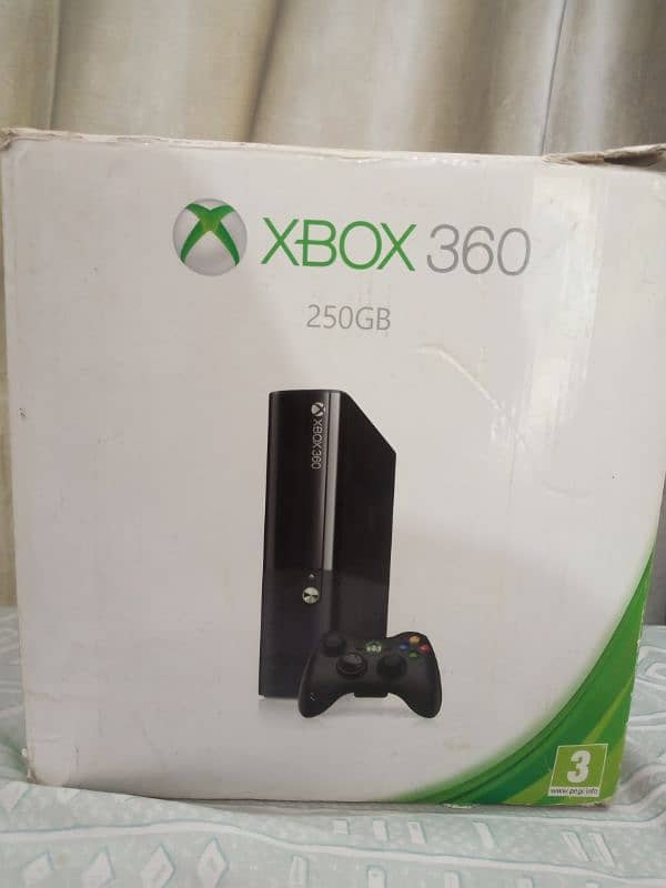 Xbox 360 E (Ultra slim) with Kinect and free games 1