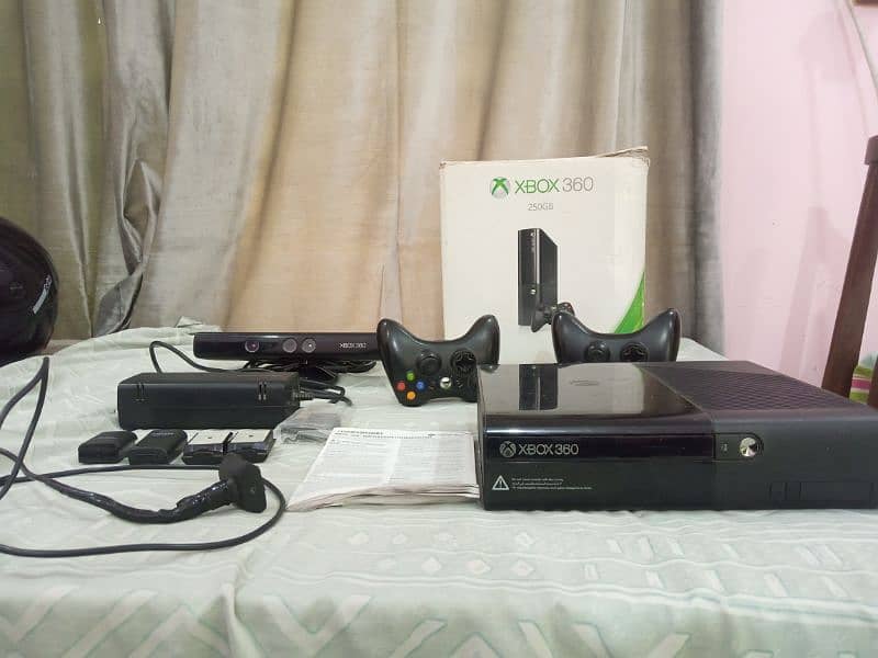 Xbox 360 E (Ultra slim) with Kinect and free games 5