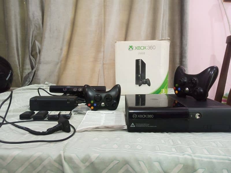 Xbox 360 E (Ultra slim) with Kinect and free games 6