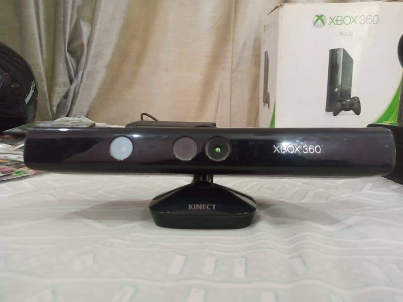 Xbox 360 E (Ultra slim) with Kinect and free games 9