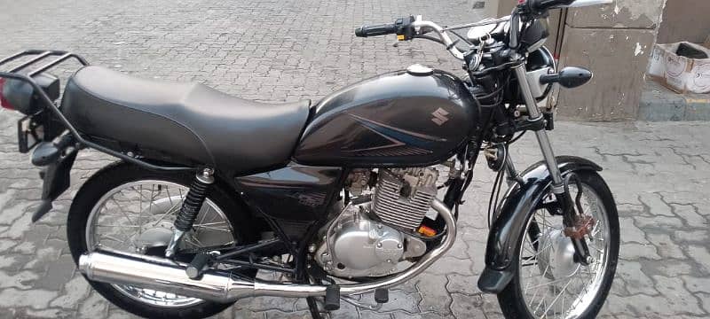 Suzuki' 150CC black colour bot Kam chala waha 1