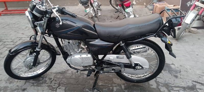 Suzuki' 150CC black colour bot Kam chala waha 3