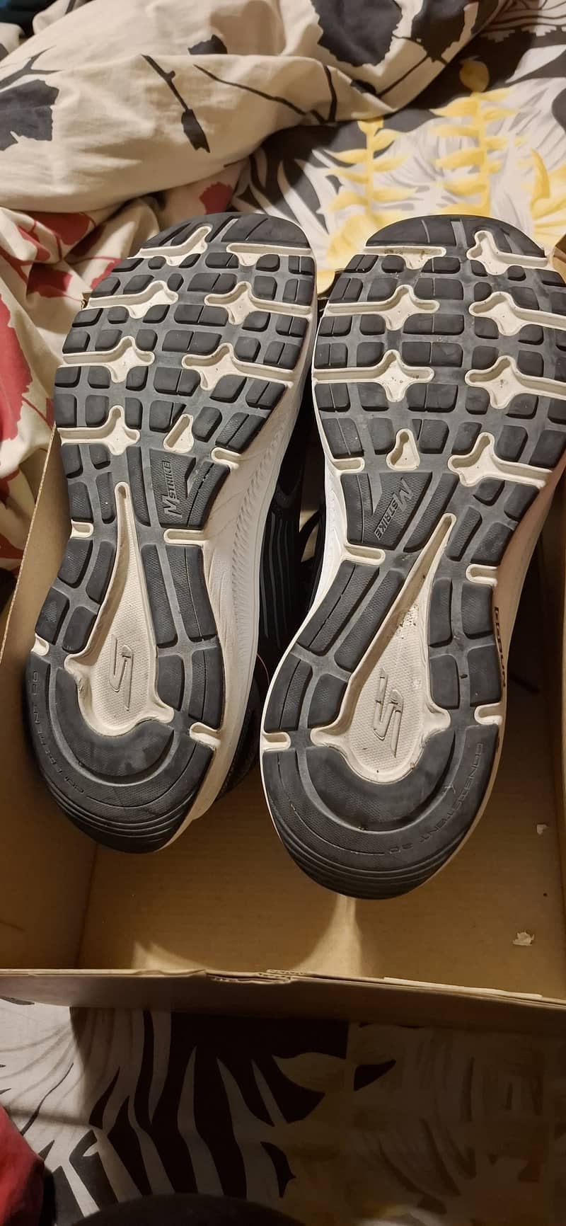 Skechers original shoes (very good condition) 6