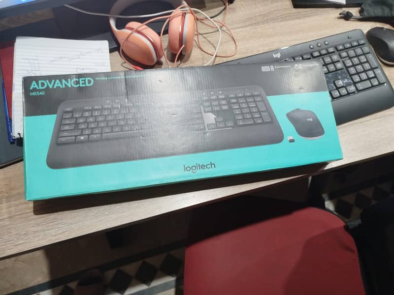 Logitech MK540 Wireless Keyboard & Mouse Combo 2