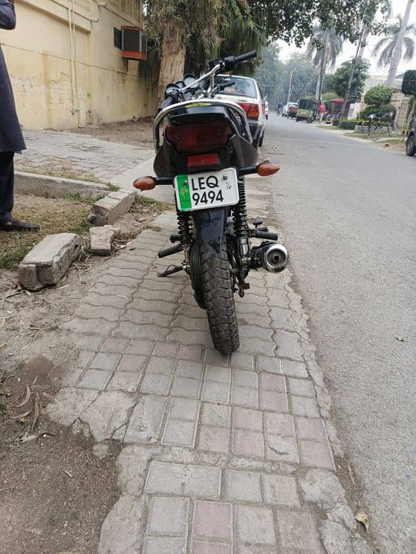 Urgent sale Yamaha Ybr 125G  Black color with golden Number 4