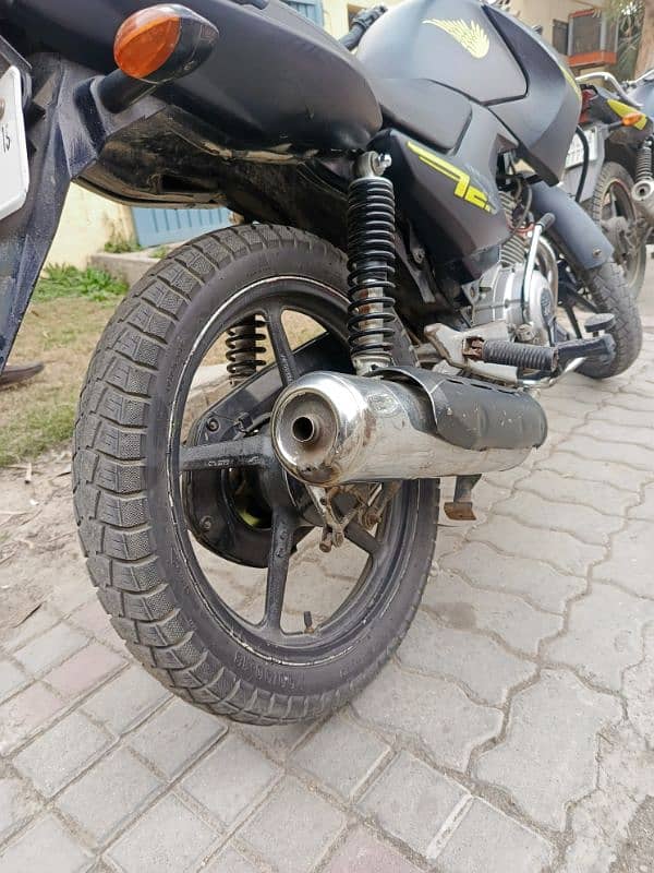 Urgent sale Yamaha Ybr 125G  Black color with golden Number 5