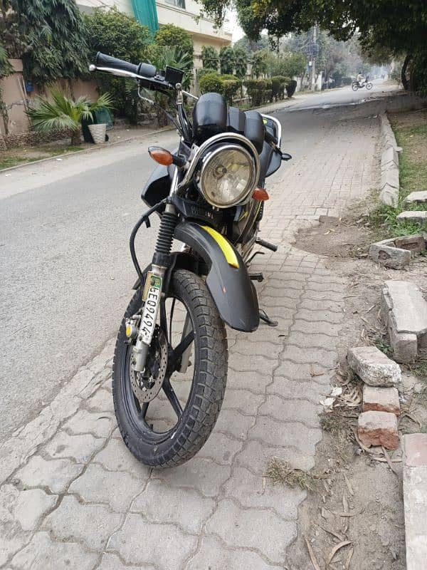 Urgent sale Yamaha Ybr 125G  Black color with golden Number 7