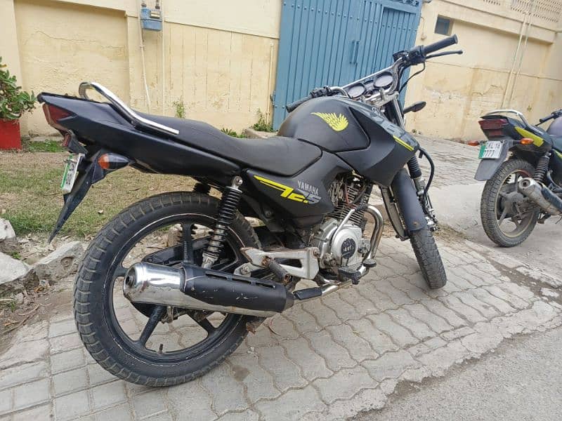 Urgent sale Yamaha Ybr 125G  Black color with golden Number 13