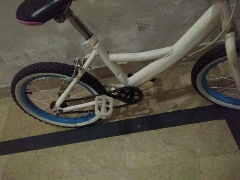 small cycle . good condition. dubai se aya hy 0