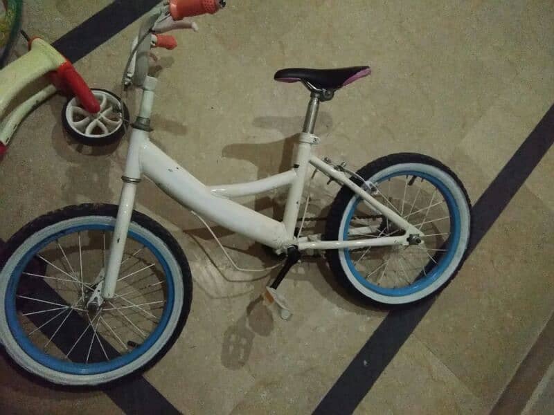 small cycle . good condition. dubai se aya hy 1