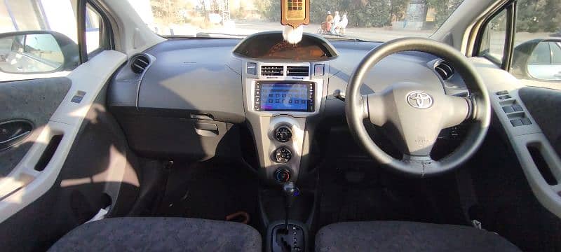 Toyota Vitz 2009 5