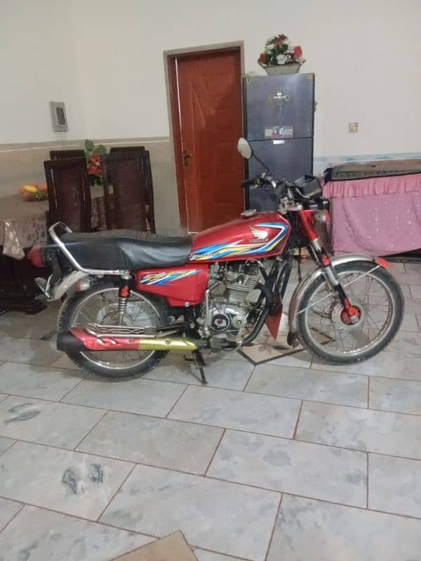 honda 125 . . . . good condition. . . 03115227905 8