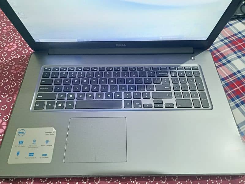 dell Inspiron 5765 , 9th gen , 8 gb ram , ddr 4 , 240 gb SSD 2