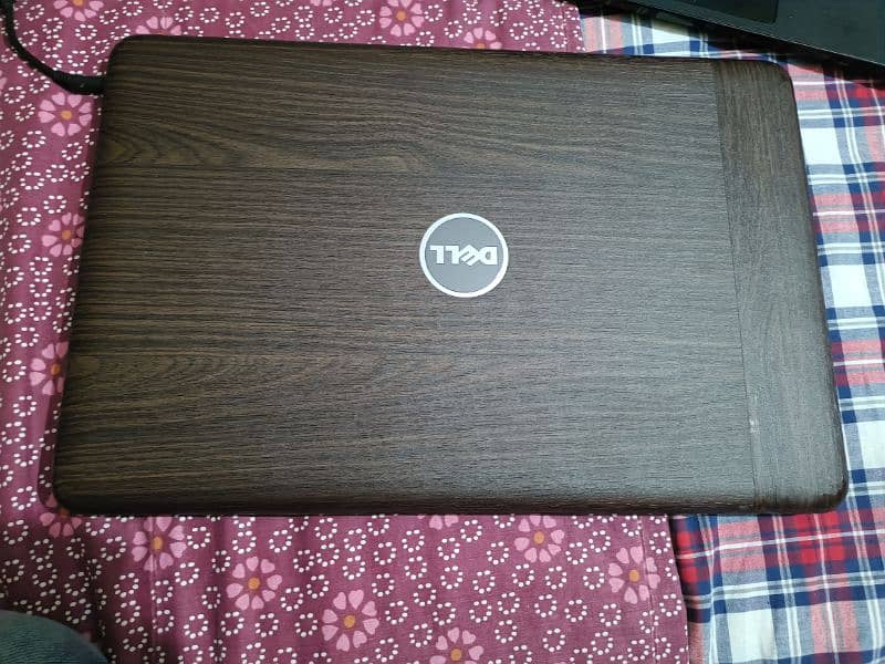 dell Inspiron 5765 , 9th gen , 8 gb ram , ddr 4 , 240 gb SSD 7