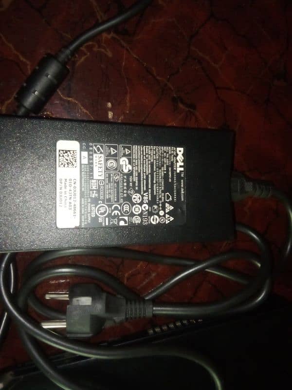 Dell latitude e5470 i5 6th gen good condition, price is reducible 7